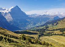 On the next morning we start at the top of the Grosse Scheidegg pass. A last look down into the valley towards Grindelwald and Eiger. (bei Klick vergrösserte Ansicht Bild)