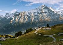 Das warnende Pfeifen eines Murmeltiers, das Plätschern eines Bergbachs, schon bald ist das Restaurant Bussalp erreicht. (bei Klick vergrösserte Ansicht Bild)